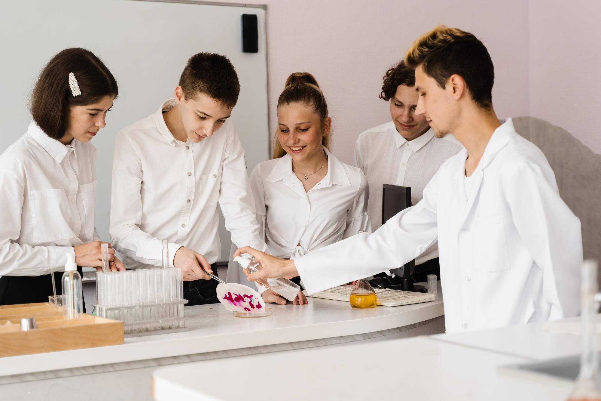 Zespół przygotowujący degustacyjne zestawy